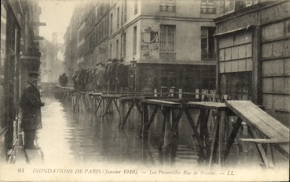 Inundações de Paris (Janeiro 1910) — As Passarelas da Rue de Bonne — LL - Frente