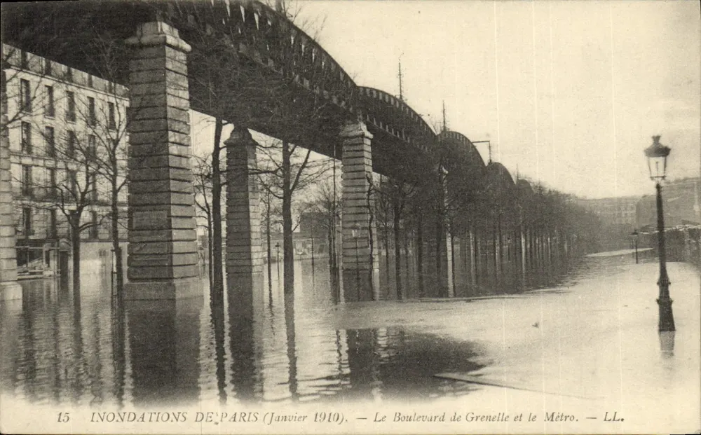 Überschwemmungen in Paris (Januar 1910) — Boulevard de Grenelle und der Metro — LL. - Vorderseite