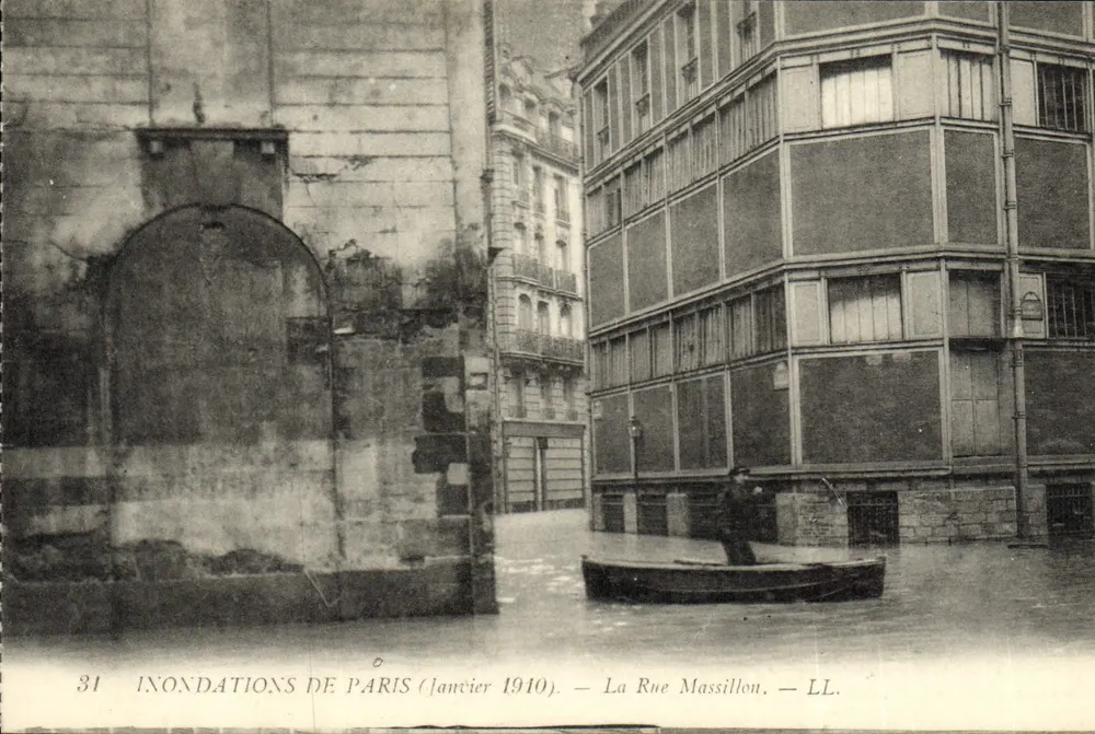 Inundações de Paris — Janeiro 1910 — A Rue Massillon — LL. — N° 31 - Frente