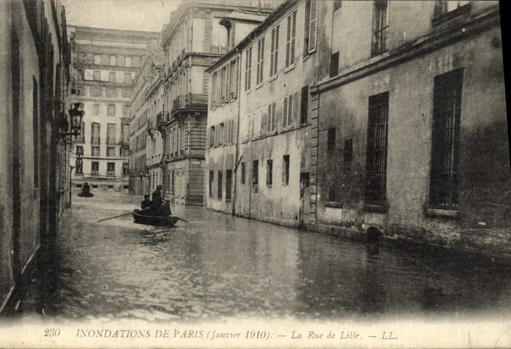 Inundações de Paris (Janeiro 1910) — A Rue de Lille — LL. - Frente