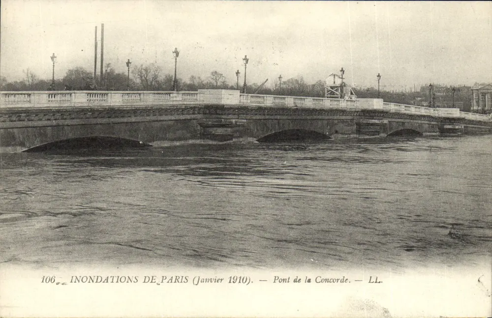 Inundações de Paris (Janeiro 1910) — Ponte da Concórdia — LL. - Frente