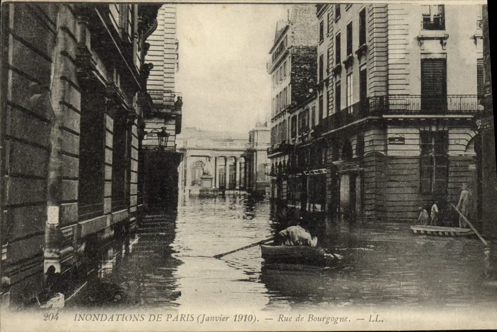 Inundações de Paris (Janeiro 1910) — Rue de Bourgogne — LL. — N° 204 - Frente
