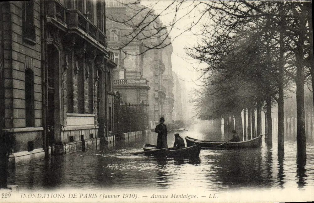 Inundações de Paris — Janeiro 1910 — Avenida Montaigne — LL — n°229 - Frente