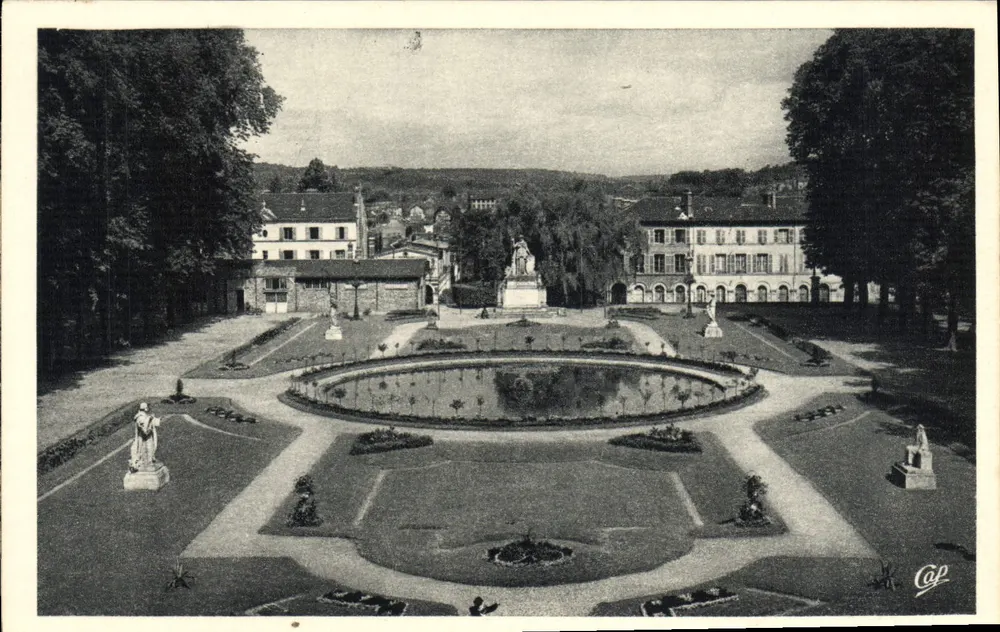 Lisieux — Os Jardins — C° dos Arts Photomécaniques Paris-Strasbourg - Frente