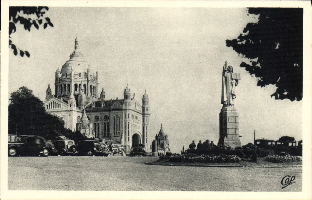 Lisieux — Ansicht der Basilika und der Statue der heiligen Thérèse - Vorderseite