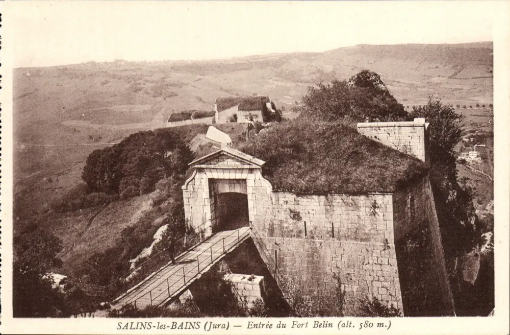 Salins-les-Bains (Jura) — Eingang zum Fort Belin (Höhe 580 m) - Vorderseite