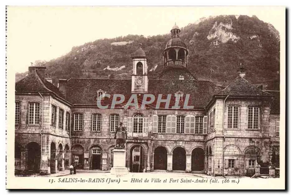 Salins-les-Bains (Jura) — Rathaus und Festung Saint-André (Höhe 586 m.) - Vorderseite