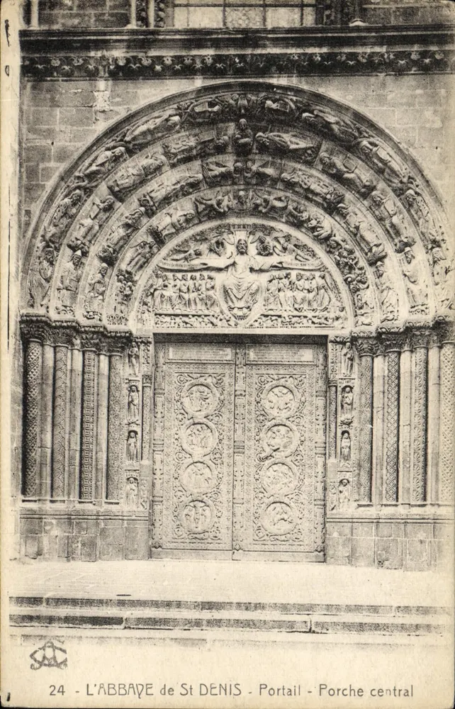 Das KLOSTER von St DENIS - Portal - Zentraler Vorhof - Vorderseite