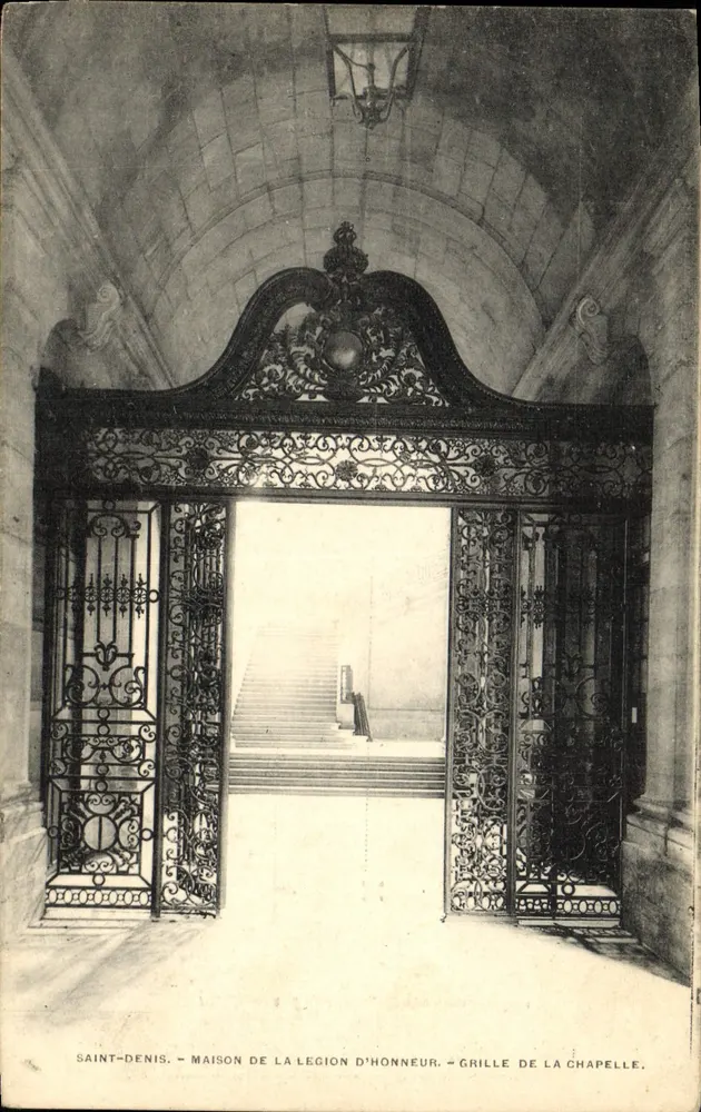 Saint-Denis — Haus der Ehrenlegion — Gitter der Kapelle - Vorderseite