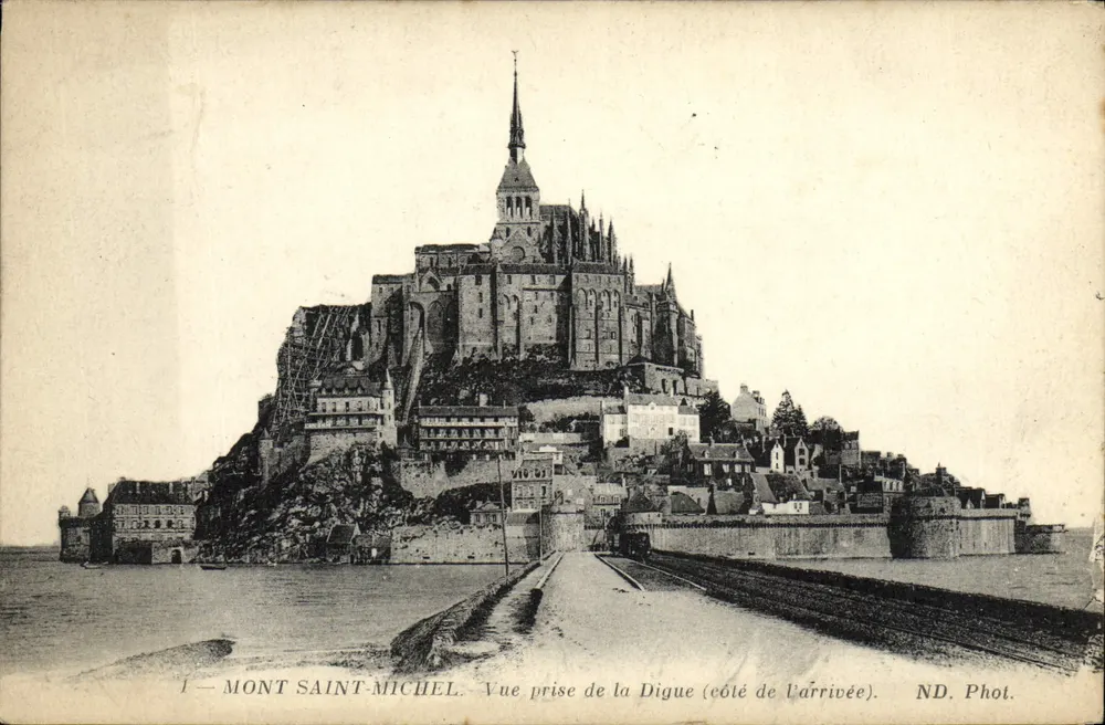 Mont Saint-Michel — Ansicht vom Digue (Seite der Ankunft) — ND. Phot. - Vorderseite