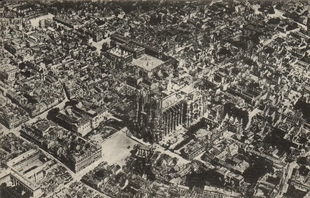 Reims — Ansicht der Kathedrale aus der Luft — COLOR Paris n°3002 - Vorderseite