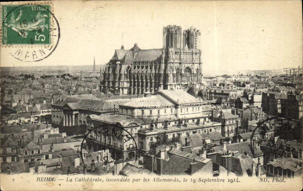 Reims — Die Kathedrale, von den Deutschen am 19. September 1914 in Brand gesteckt. ND. Foto. - Vorderseite