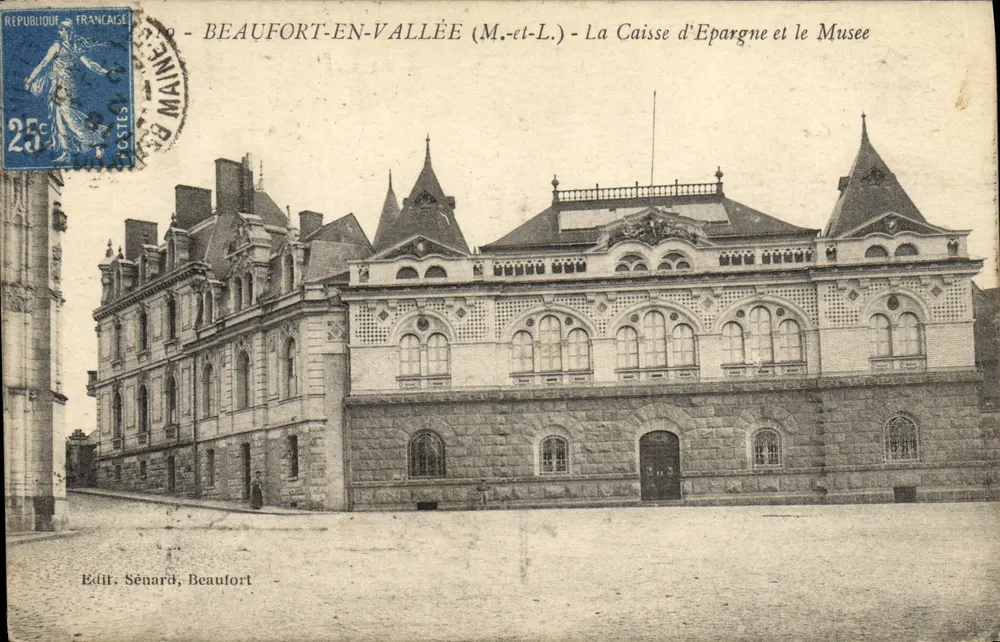 Beaufort-en-Vallée (M.-et-L.) — Die Sparkasse und das Museum — Verlag Sénard, Beaufort - Vorderseite