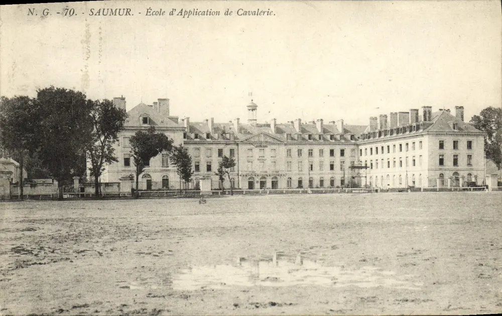 Saumur — Escola de Aplicação de Cavalaria — N.G. - 70 - Frente