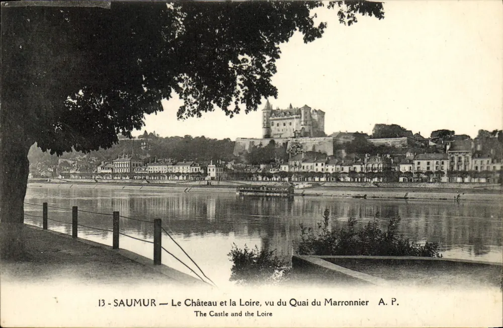 Saumur — Das Schloss und die Loire, Ansicht vom Quai du Marronnier — A.P. n°13 - Vorderseite