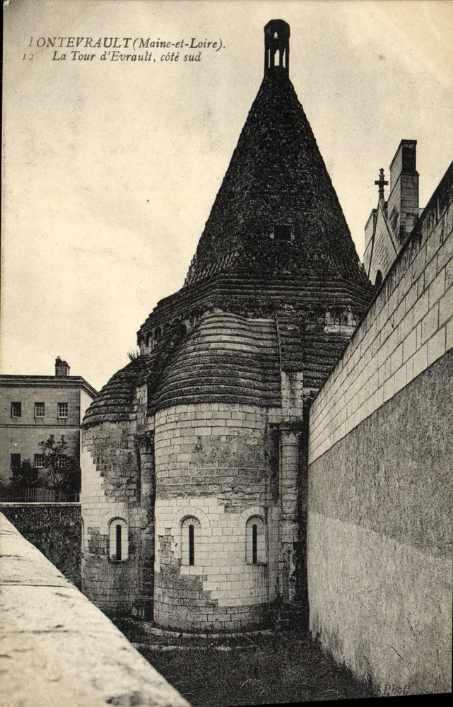 Montevault (Maine-et-Loire) — A Torre de Evrault, lado sul — Editor B. Bocquet - Frente