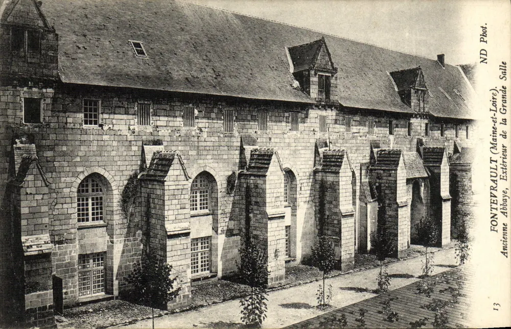 Fontevraud (Maine-et-Loire), Alte Abtei — Äußere des Großen Saals — ND Phot. - Vorderseite