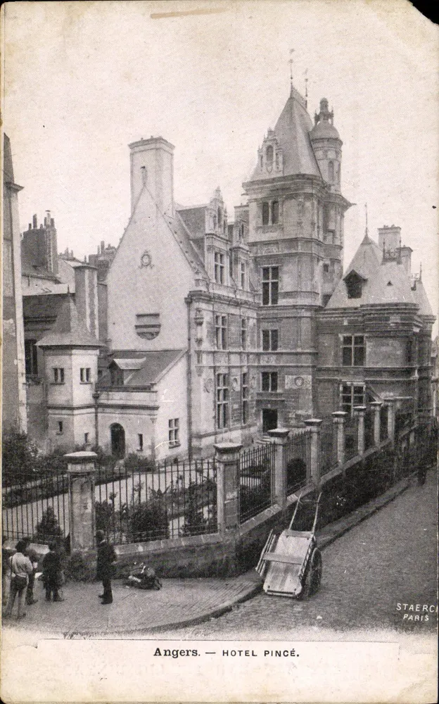 Angers — Hotel Pincé — Staerci Paris - Frente