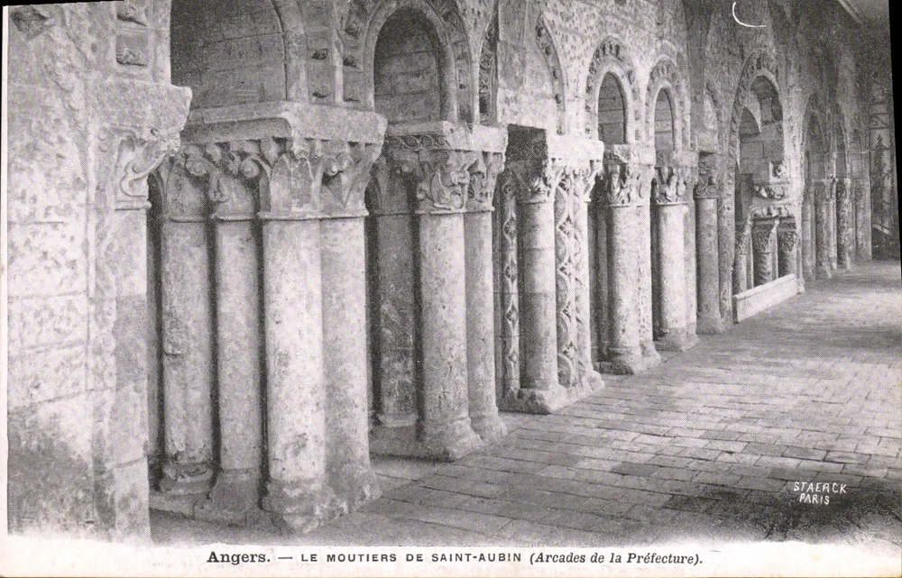 Angers — Le Moutiers de Saint-Aubin (Arcaden der Präfektur) — Staerck Paris - Vorderseite