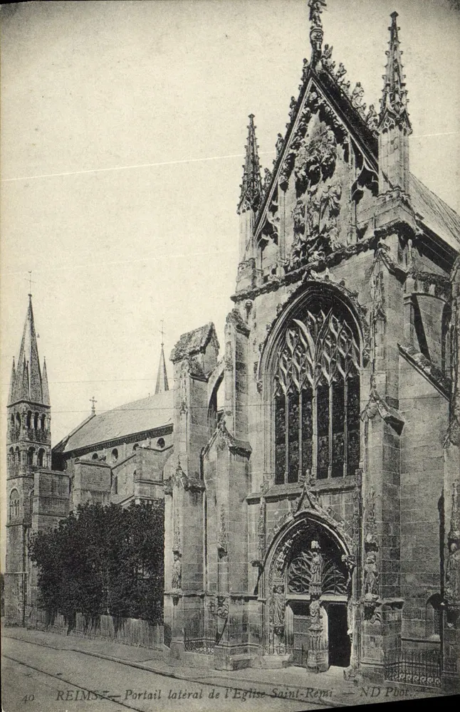 Reims — Seitenportal der Kirche Saint-Remi — ND Pbdr. - Vorderseite