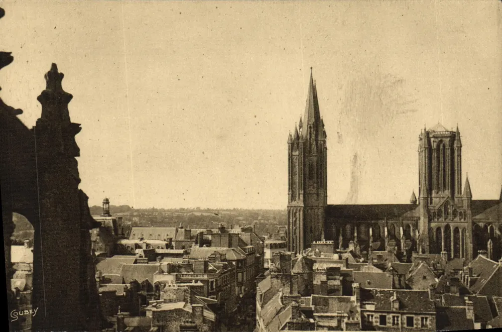Coutances — Die Kathedrale (Ansicht vom Turm der St-Pierre) — Gubey - Vorderseite