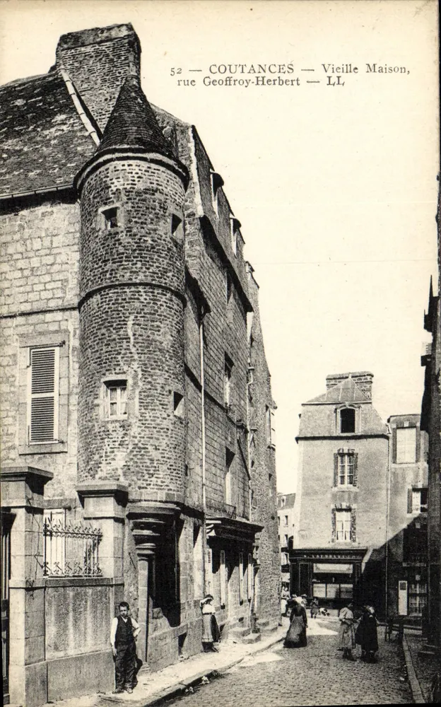 Coutances — Vieja Casa, calle Geoffroy-Herbert — LL - Anverso