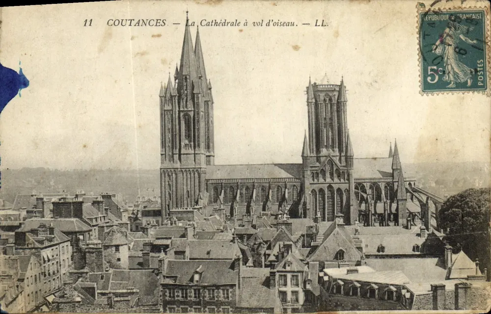 Coutances — A Catedral vista de cima — LL. n°11 - Frente
