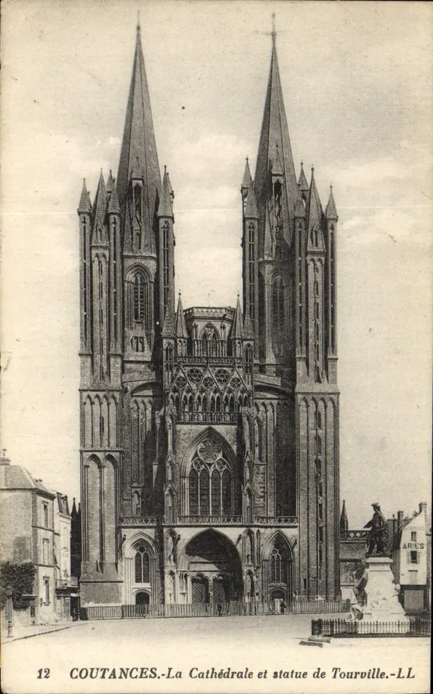 Coutances — La Cathédrale et statue de Tourville — ARIES - Vorderseite