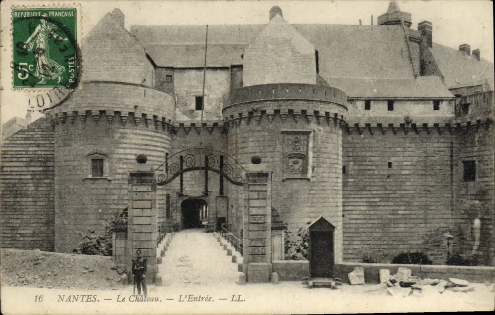 NANTES — Het Kasteel — De Ingang — LL. — Uitgever LL, n°16 - Voorkant
