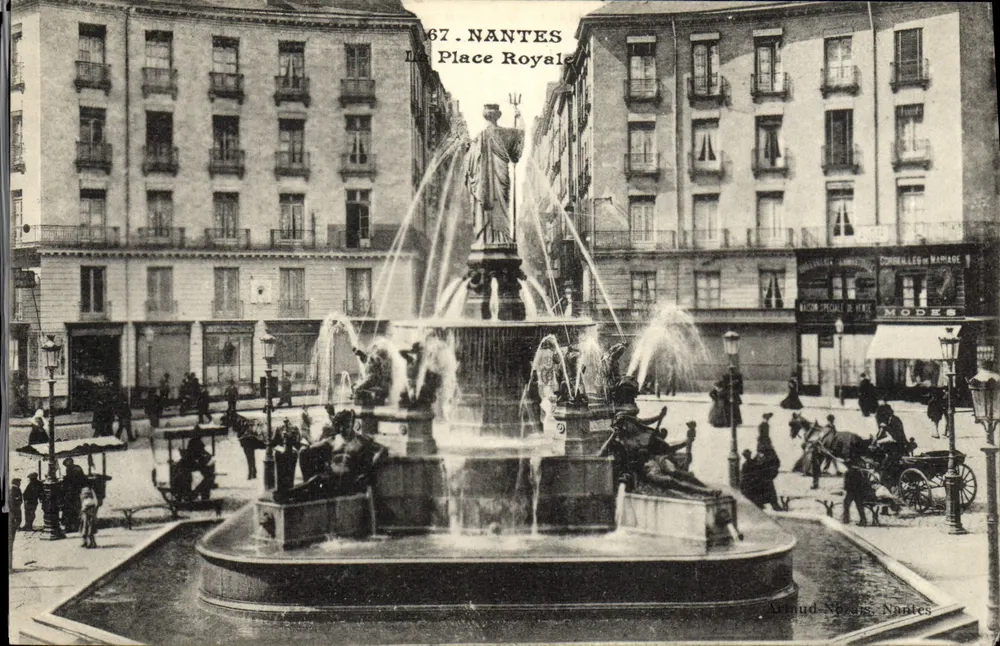 Nantes — A Place Royale — Artinud Nézéas, Nantes - Frente