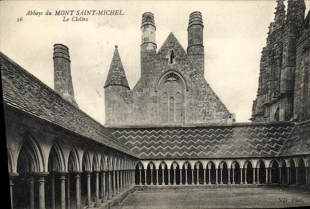 Abadia do MONT SAINT-MICHEL — O Claustro — ND Phot. - Frente