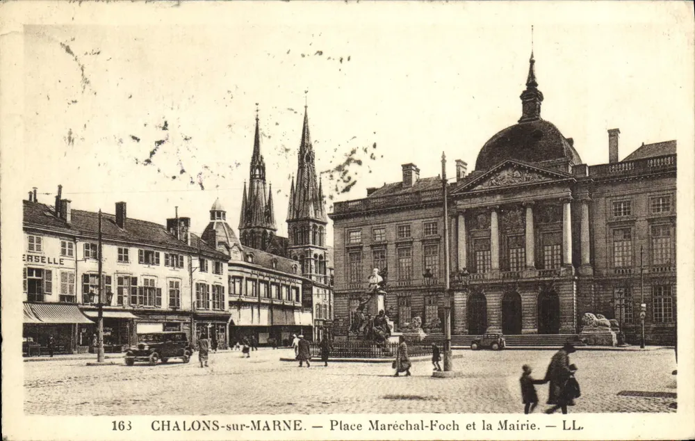 Chalons-sur-Marne — Place Maréchal-Foch und Rathaus — LL. — n° 163 - Vorderseite