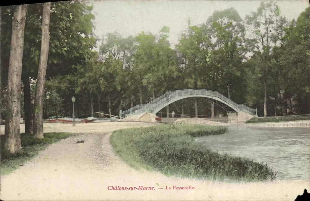 Châlons-sur-Marne — A Passarela — École Nationale d'Arts & Métiers - Frente
