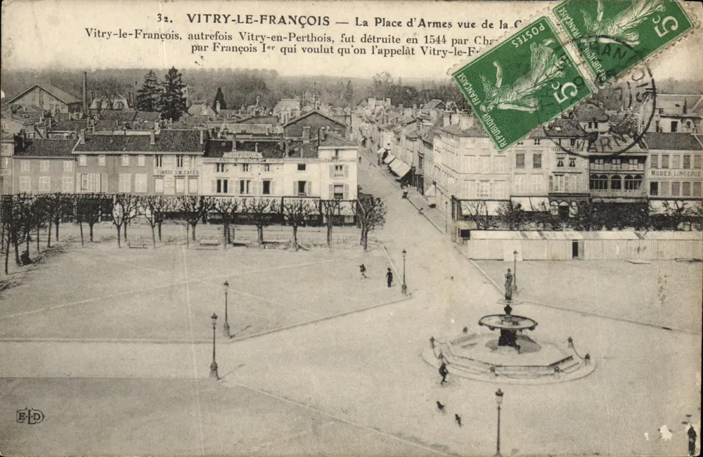 Vitry-le-François — A Praça das Armas vista da Colina — E.D. editor - Frente