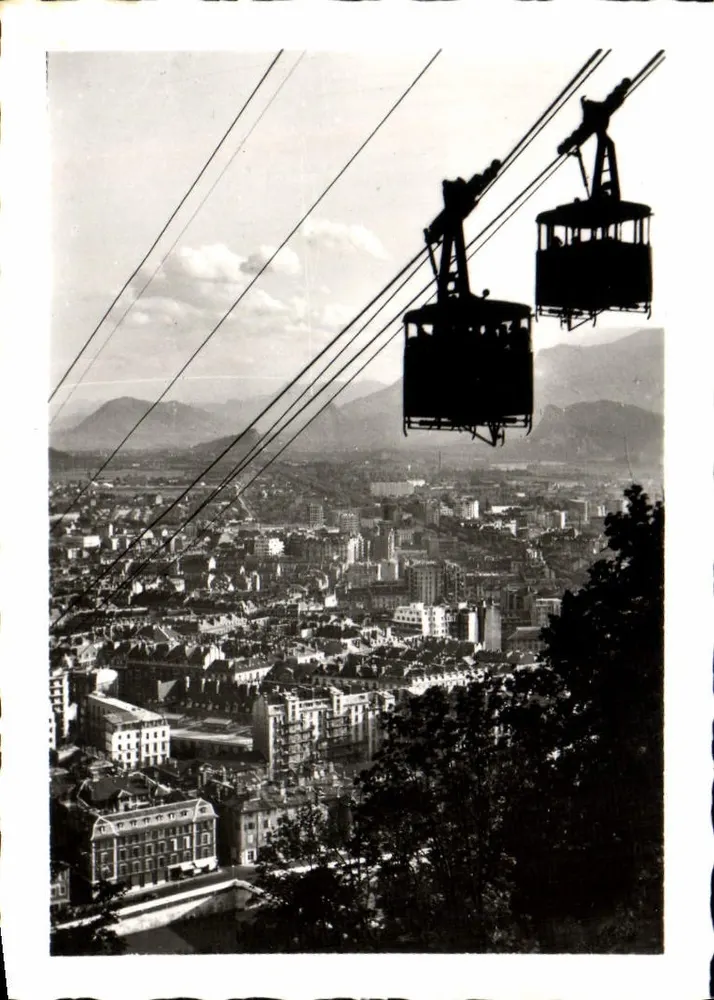 Seilbahn der Bastille — Kreuzung der beiden Körbe — - Vorderseite