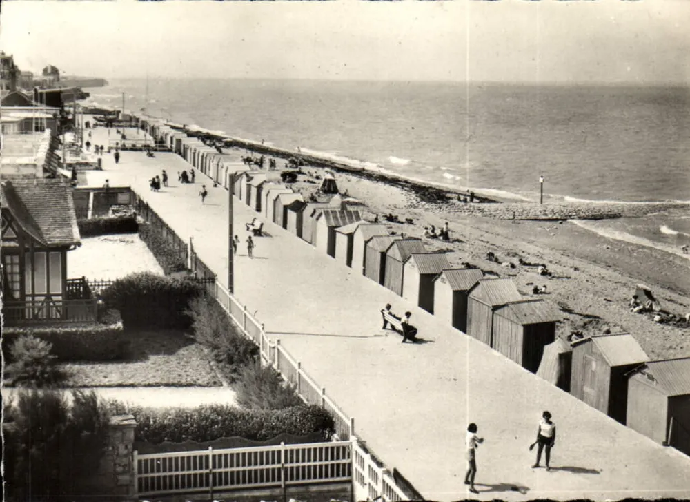 Lion-sur-Mer — A Praia e a Dique — n°1550 - Frente