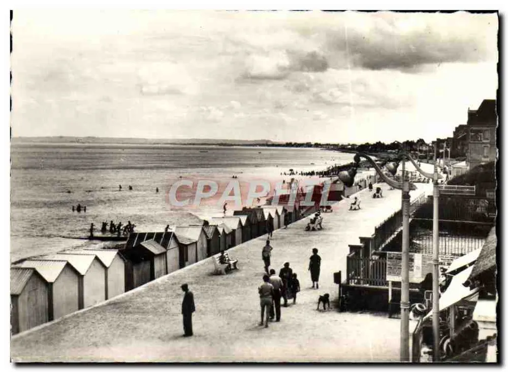 Lion-sur-Mer — De Digue en de Strand — LadyCap Cartes Postales, Parijs - Voorkant