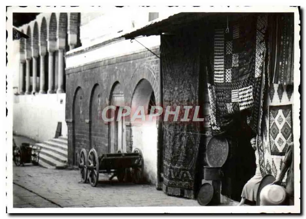 तेनेस में बाजार — रूड़ का दृश्य जिसमें कालीन और गाड़ी है — अज्ञात प्रकाशक - आगे
