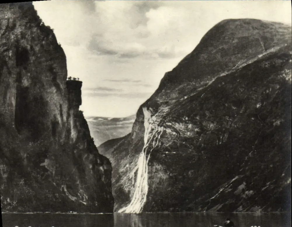 Wasserfall in einem norwegischen Fjord — unbekannter Verlag, Seriennummer 100 - Vorderseite