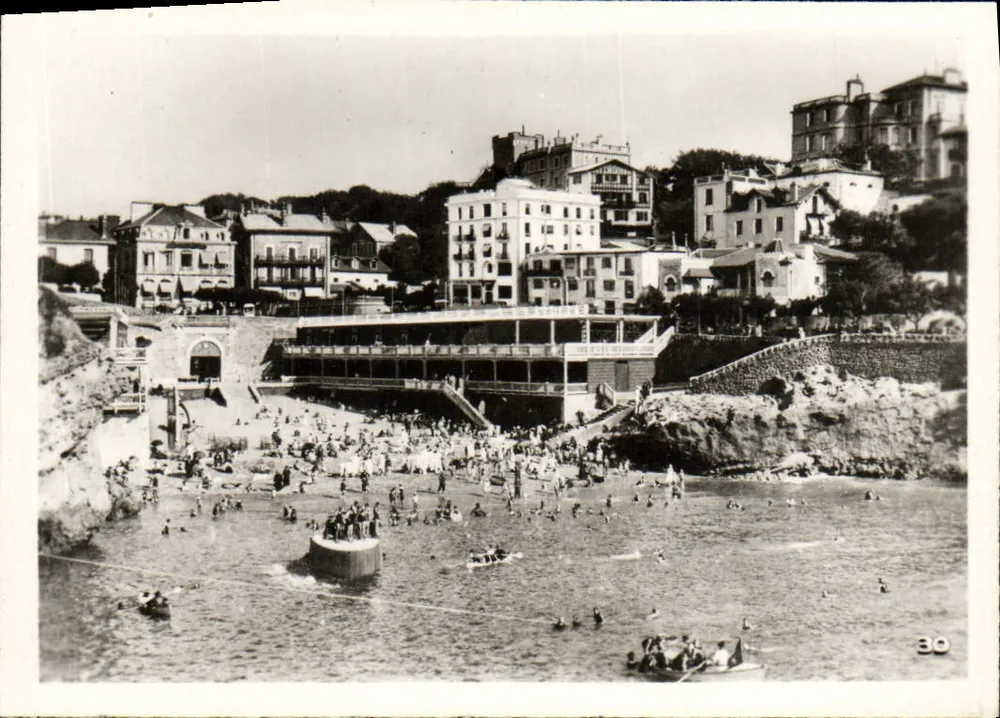 Banhos de mar em Cannes — praia animada — n°30 - Frente