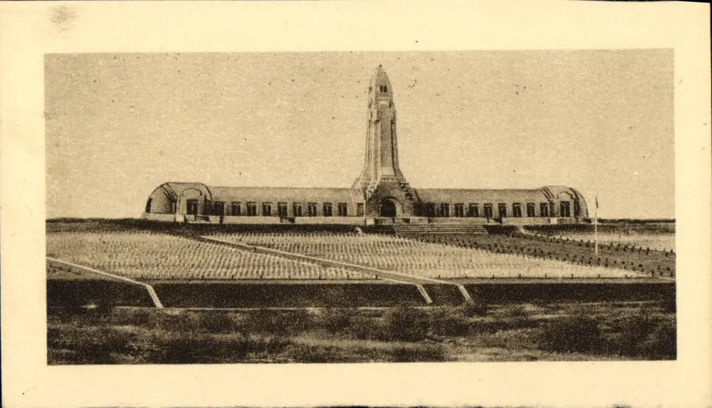 Der Ossuar von Douaumont — und der Nationale Friedhof — - Vorderseite