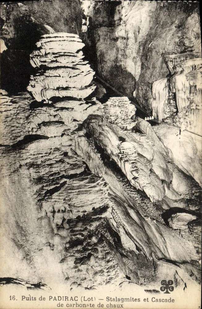 Brunnen von Padirac (Lot) — Stalaktiten und Kalkkohlensäure-Wasserfall — n°16 - Vorderseite