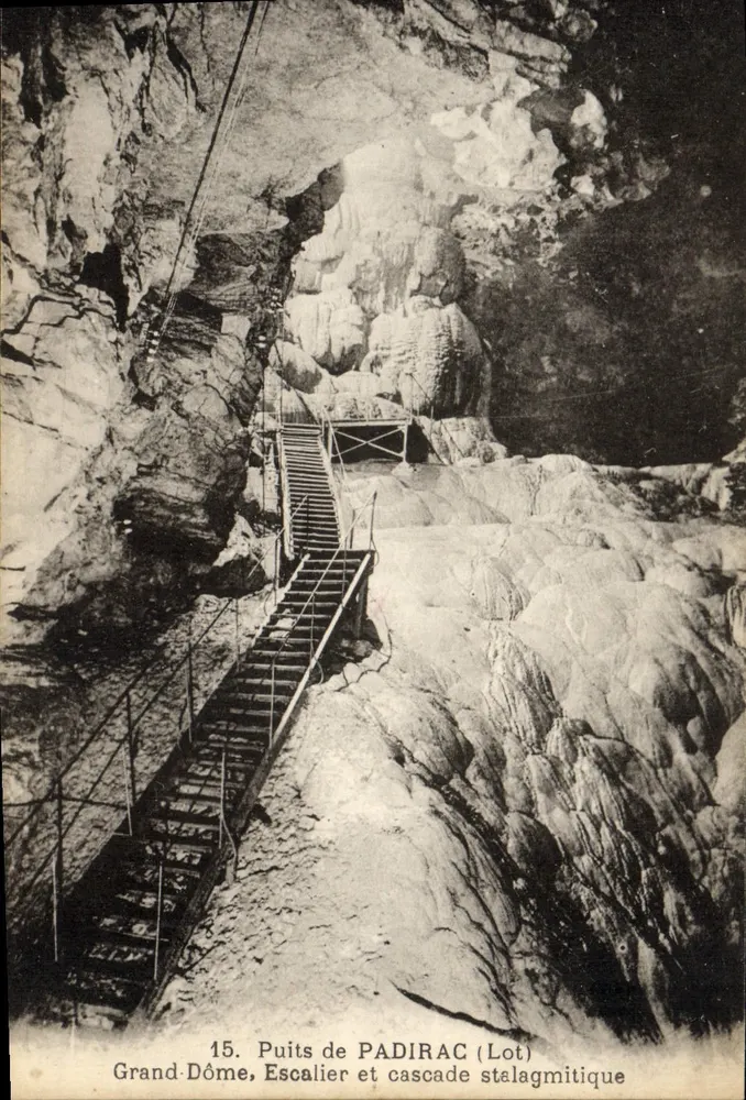 Brunnen von Padirac (Lot) — Großer Dom, Treppenhaus und Stalaktiten-Wasserfall — n°15 - Vorderseite