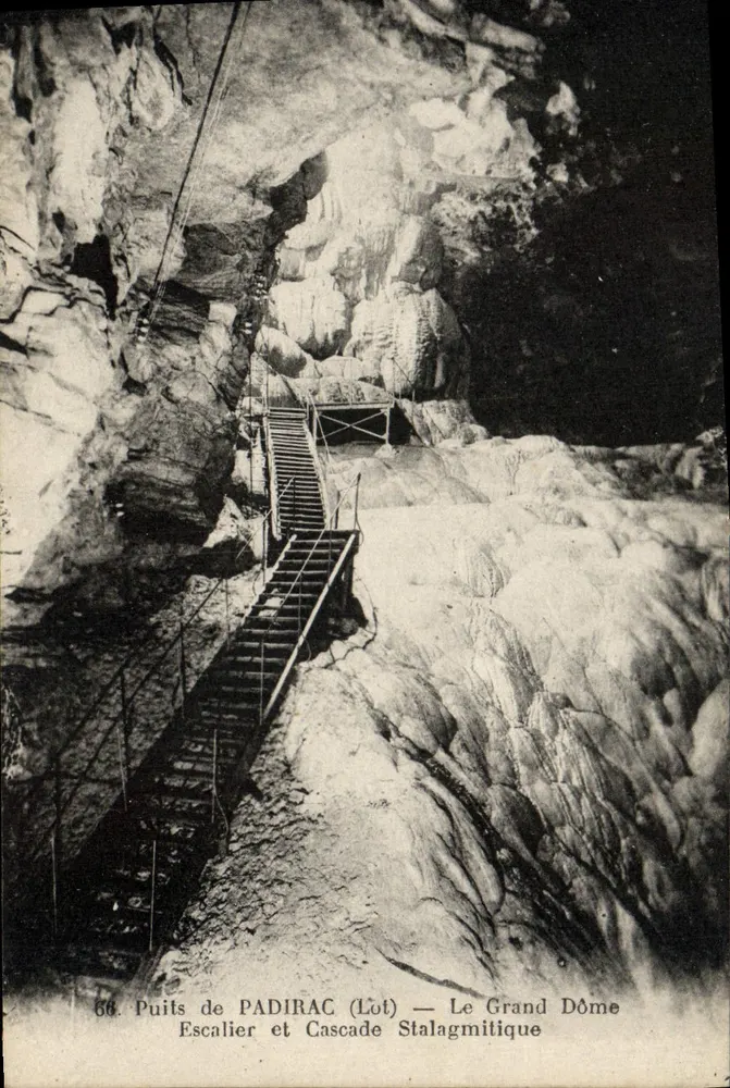 Brunnen von Padirac (Los) — Der Große Dom — Treppen und Stalaktiten-Wasserfall - Vorderseite
