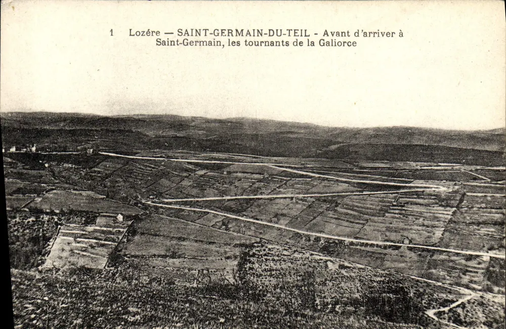 Lozère — Saint-Germain-du-Teil — Vor dem Erreichen von Saint-Germain, die Kurven der Galiorce - Vorderseite