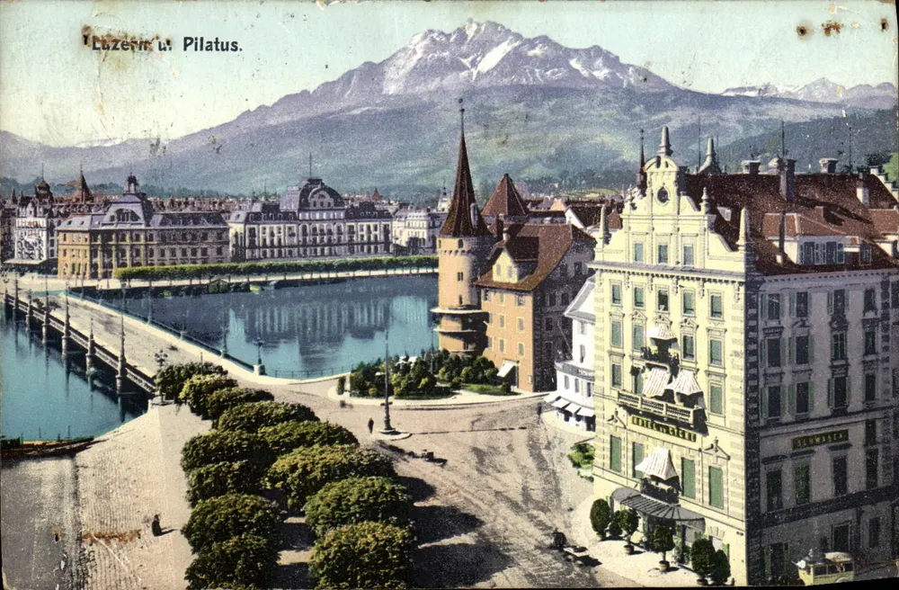 Lucerna e Pilatus. — Vista panorâmica da cidade com o Pilatus no fundo — E. Goetz, Fot. Lucerna, n° 4010 - Frente