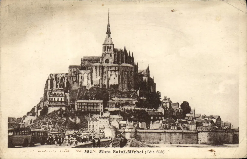 Mont Saint-Michel — vue du côté sud avec abbaye et village — éditeur Laurent Mennes, n° 352 - Frente