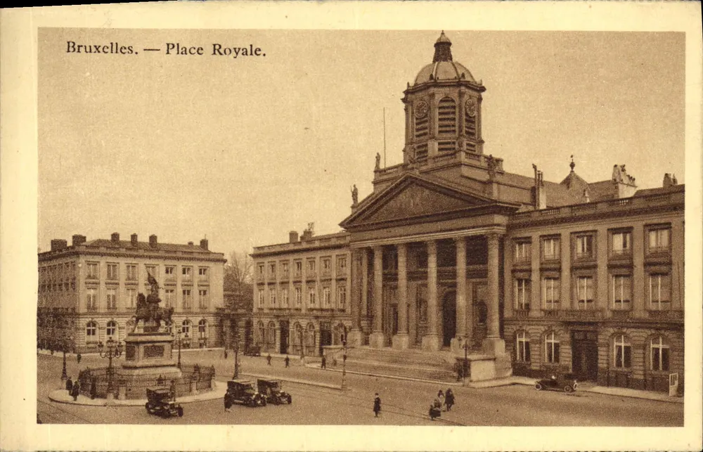 Bruxelles — Place Royale. — Édifice avec colonnade et dôme, éditeur non visible. - Frente