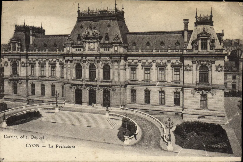 LYON — La Préfecture — éditeur Carrier, Déposé - Frente