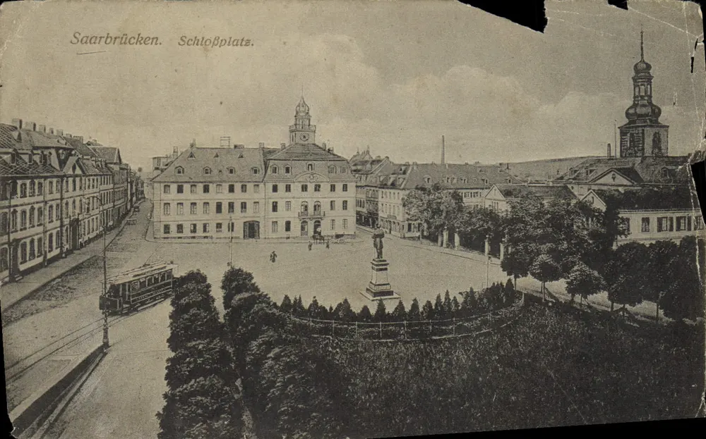 Saarbrücken. Schloßplatz — vue du square avec le bâtiment du château et la statue centrale, éditeur non visible - Vorderseite